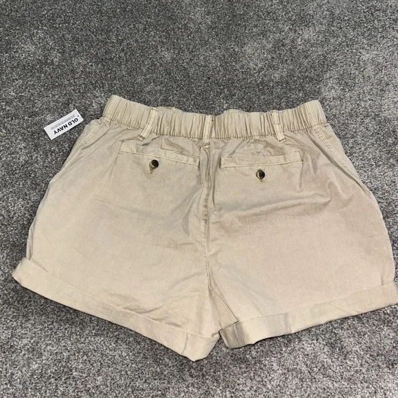 Old Navy Women's Beige Cargo Shorts - Picture 2 of 4